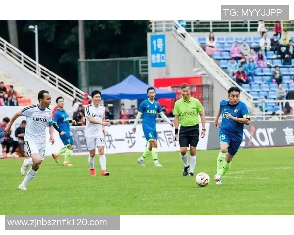 帅气足球明星精彩瞬间集锦展现运动魅力与青春风采